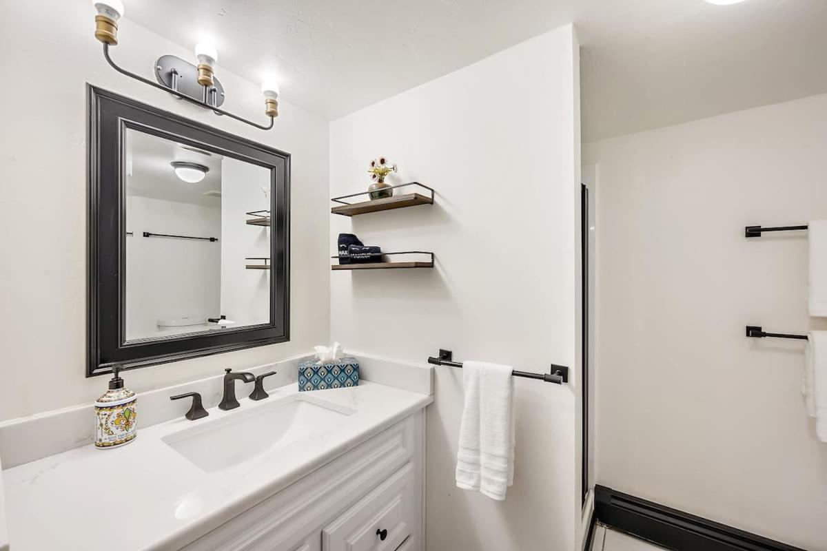 Apartamento Charming & Updated Garden Level In Heart Of *